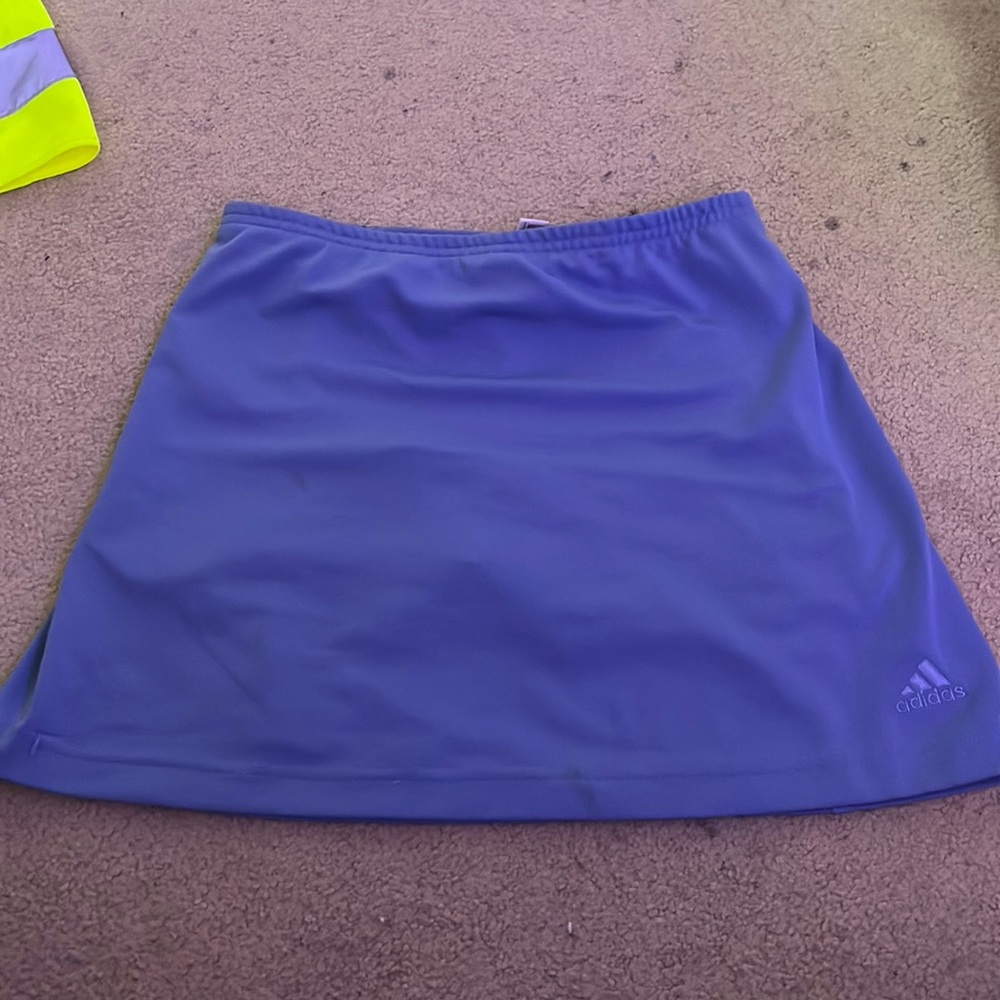 Adidas Girls tennis skirt. Built in shorts. Large